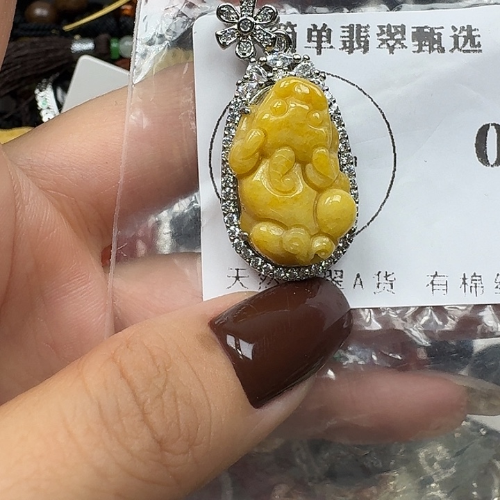 翡翠未镶嵌颈饰翡翠