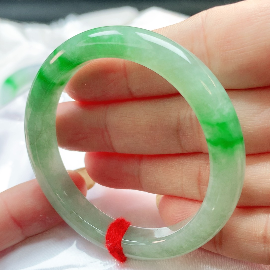 翡翠手镯未镶嵌正圈2583