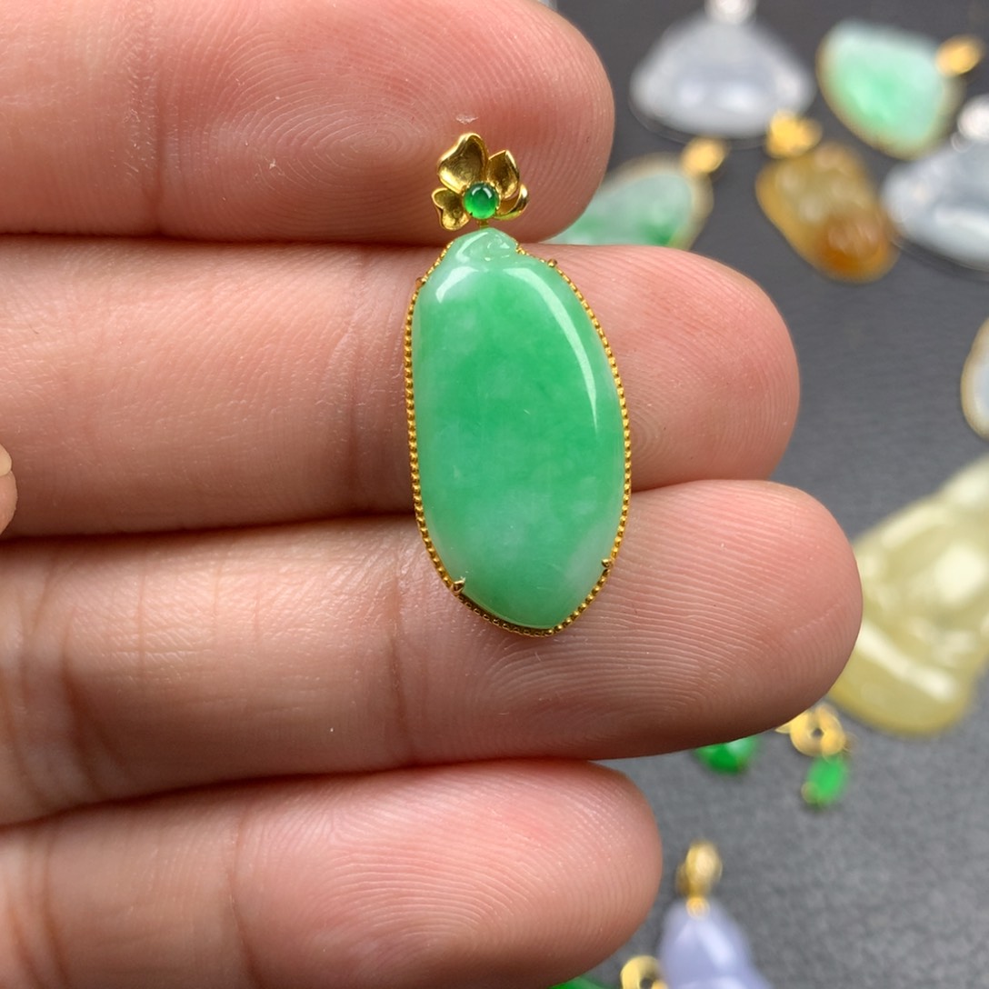 【闪购商品】颈饰18K金镶嵌翡翠邓*春翡翠