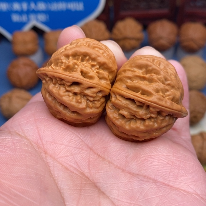 文玩核桃把件水晶八棱