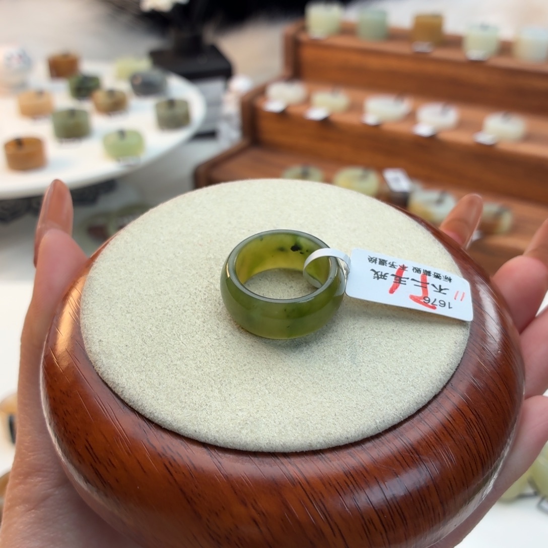 和田玉未镶嵌戒指绿色轮胎17.0j234