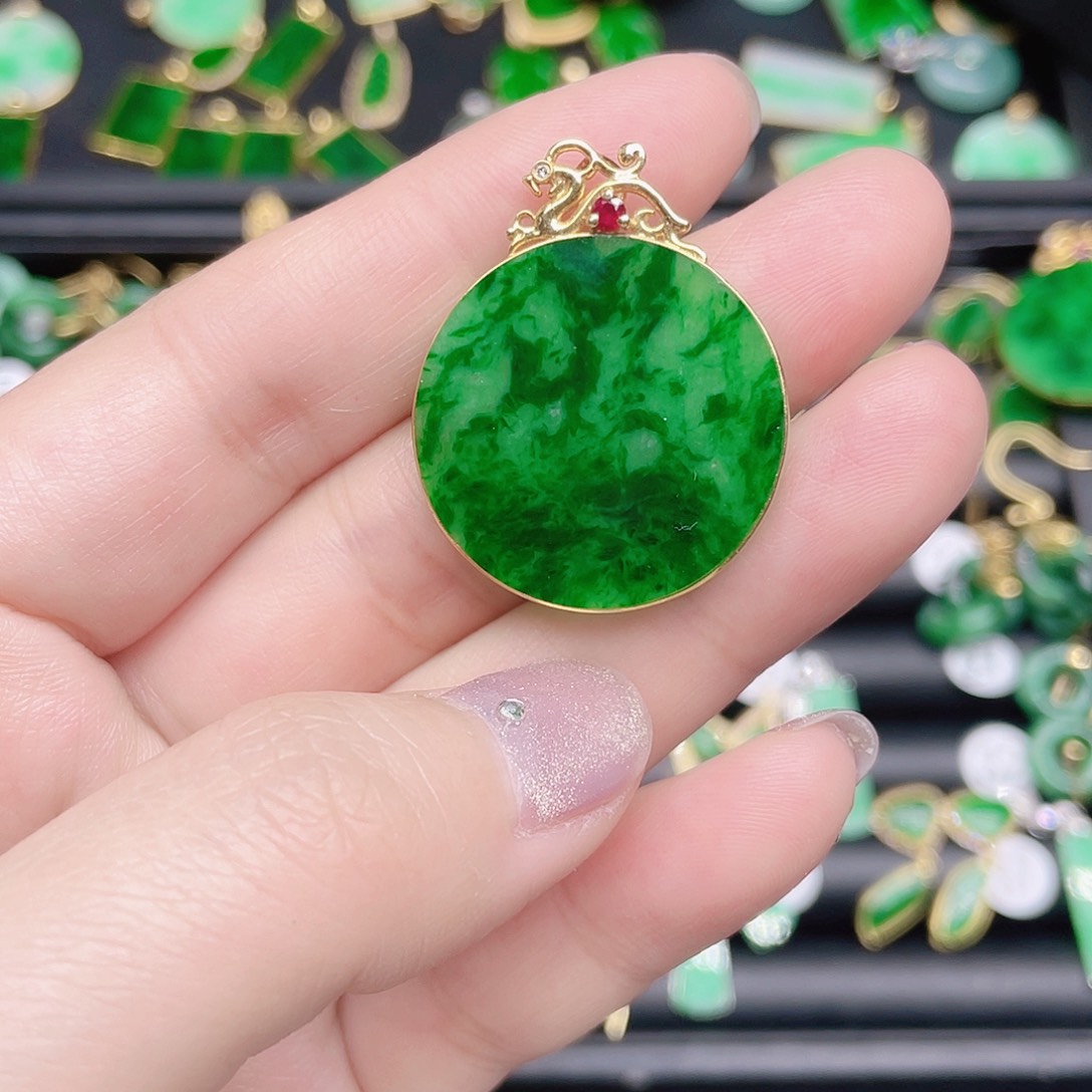 翡翠颈饰18K金镶嵌天然翡翠