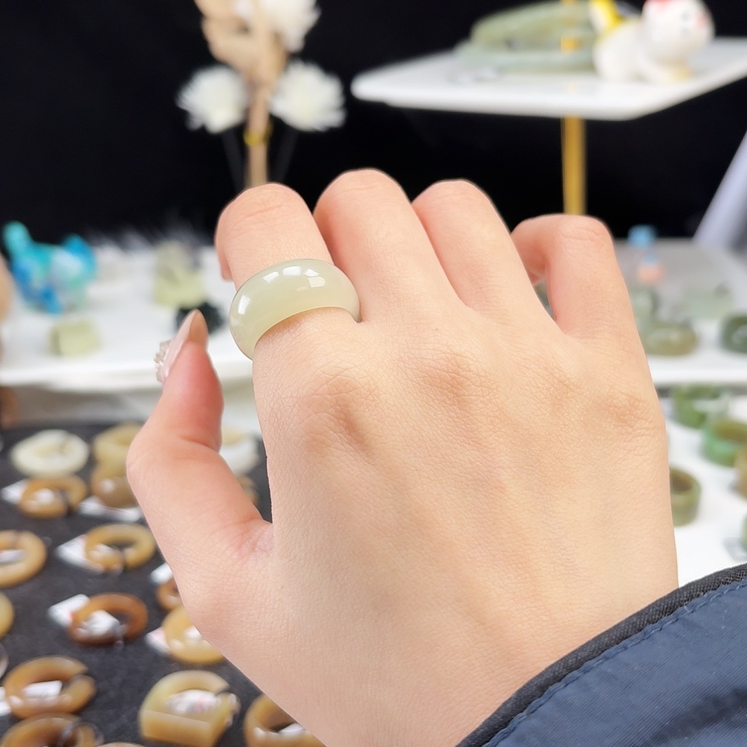 和田玉未镶嵌戒指P92冰透绿馒头18.1不退换