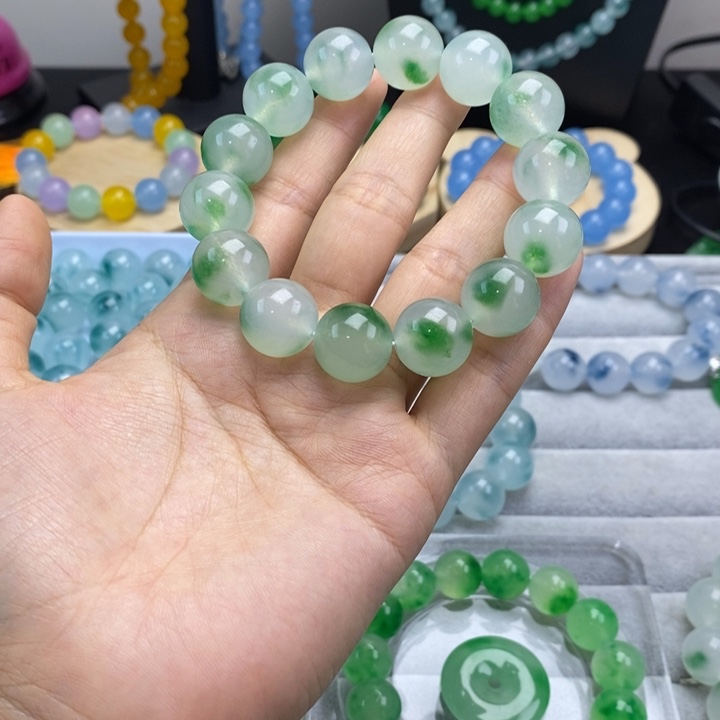 无非金属卡15的14颗手串珠子