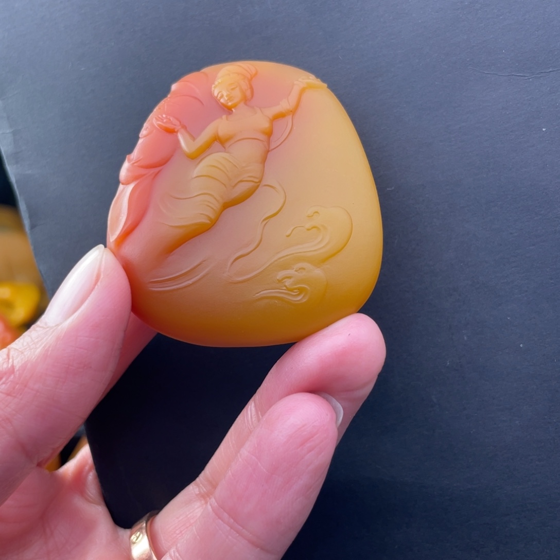 用***9石英质玉未镶嵌黄蜡石挂件