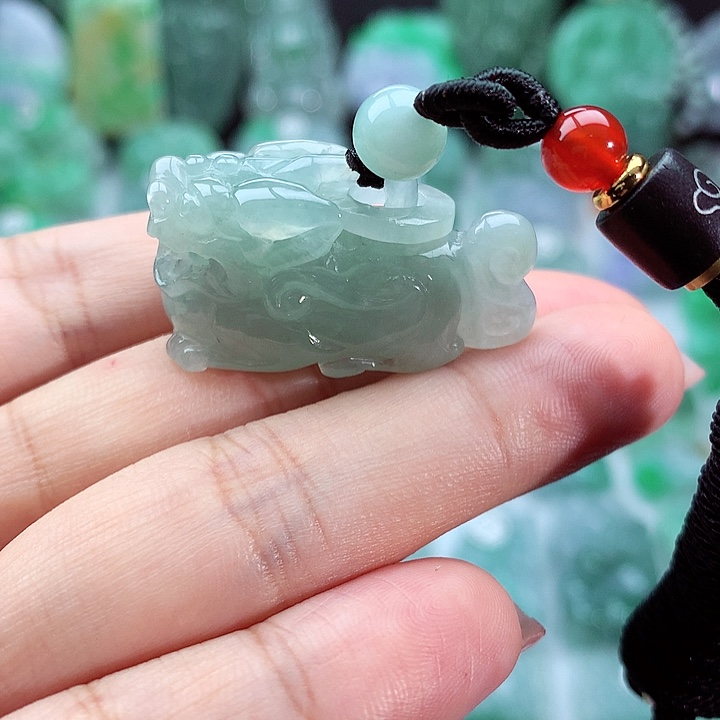 翡翠颈饰未镶嵌超***飞翡翠