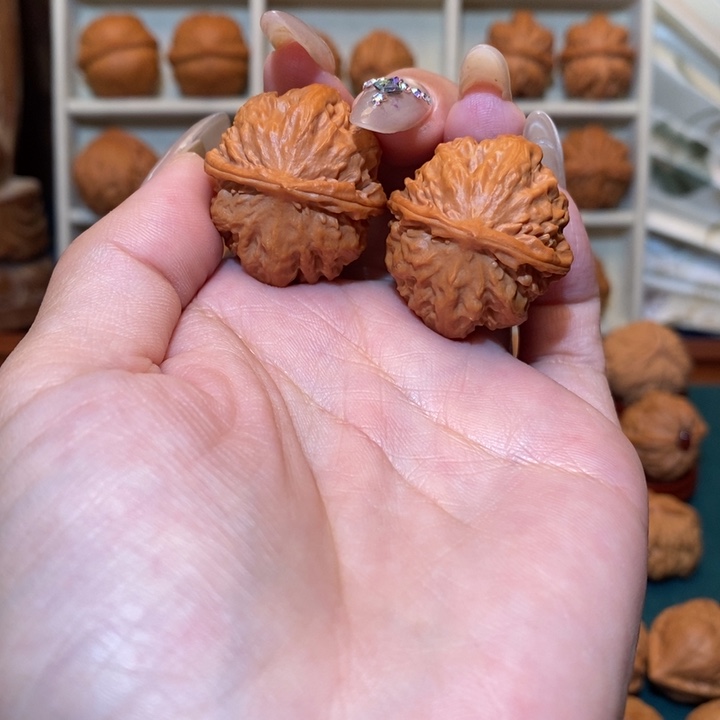 文玩核桃吊坠霸王龙