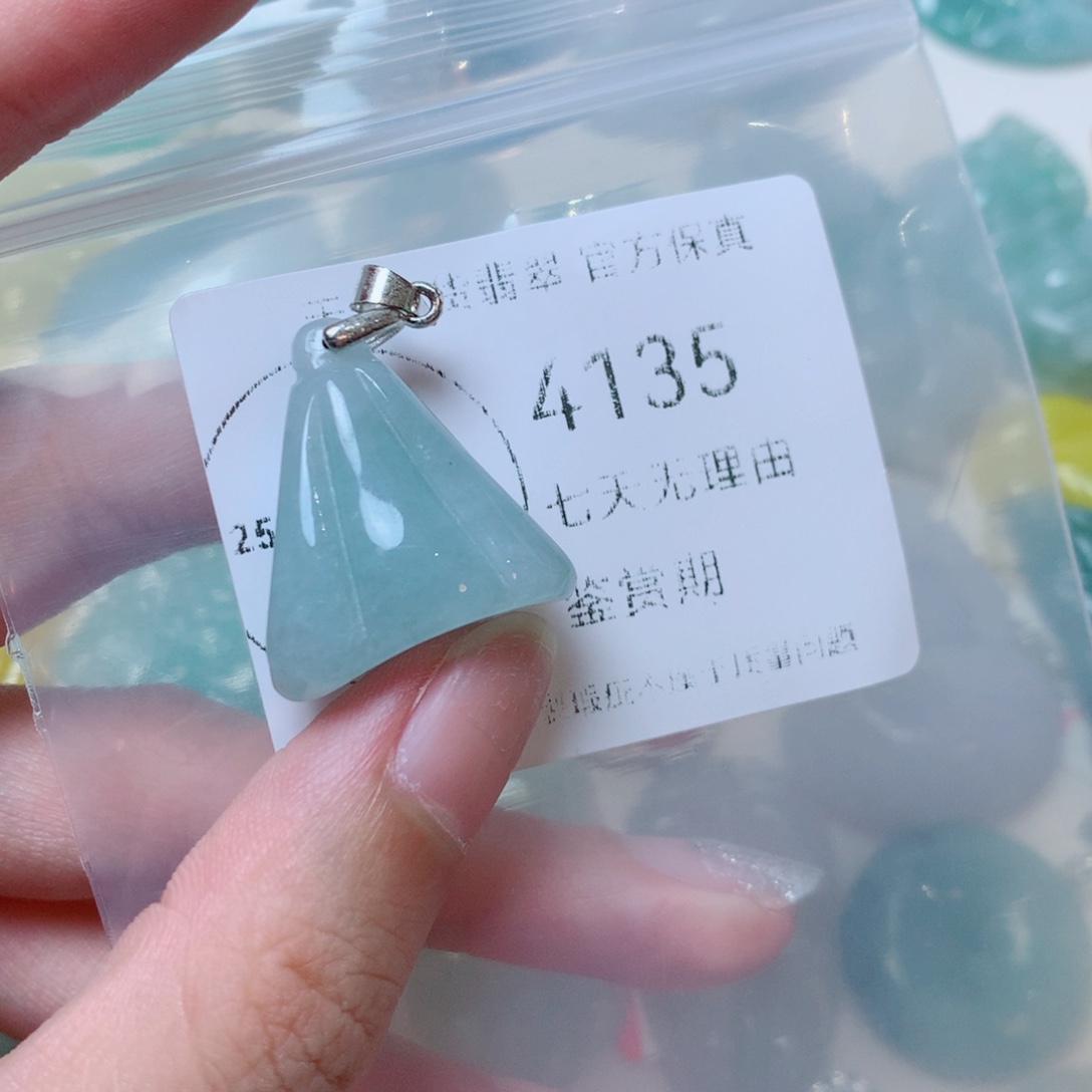 吊坠(不含链)未镶嵌翡翠
