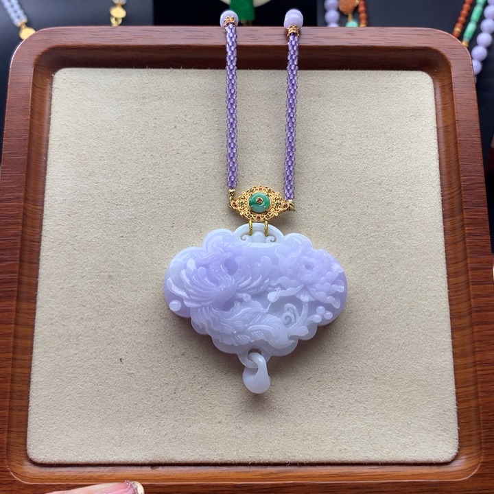翡翠颈饰未镶嵌紫翡凤凰