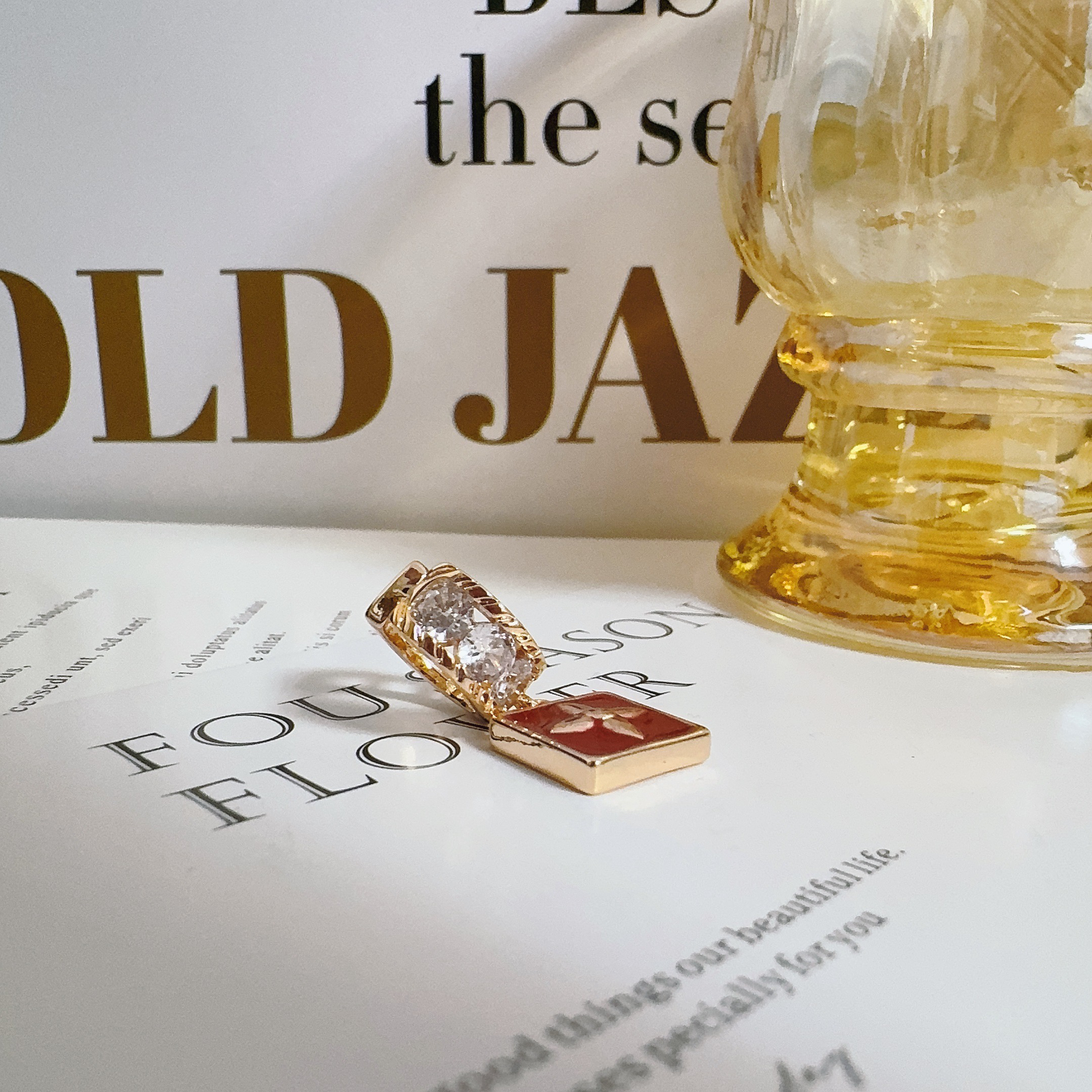 铜合金耳饰 4498 红色滴油方牌AB款字母耳环