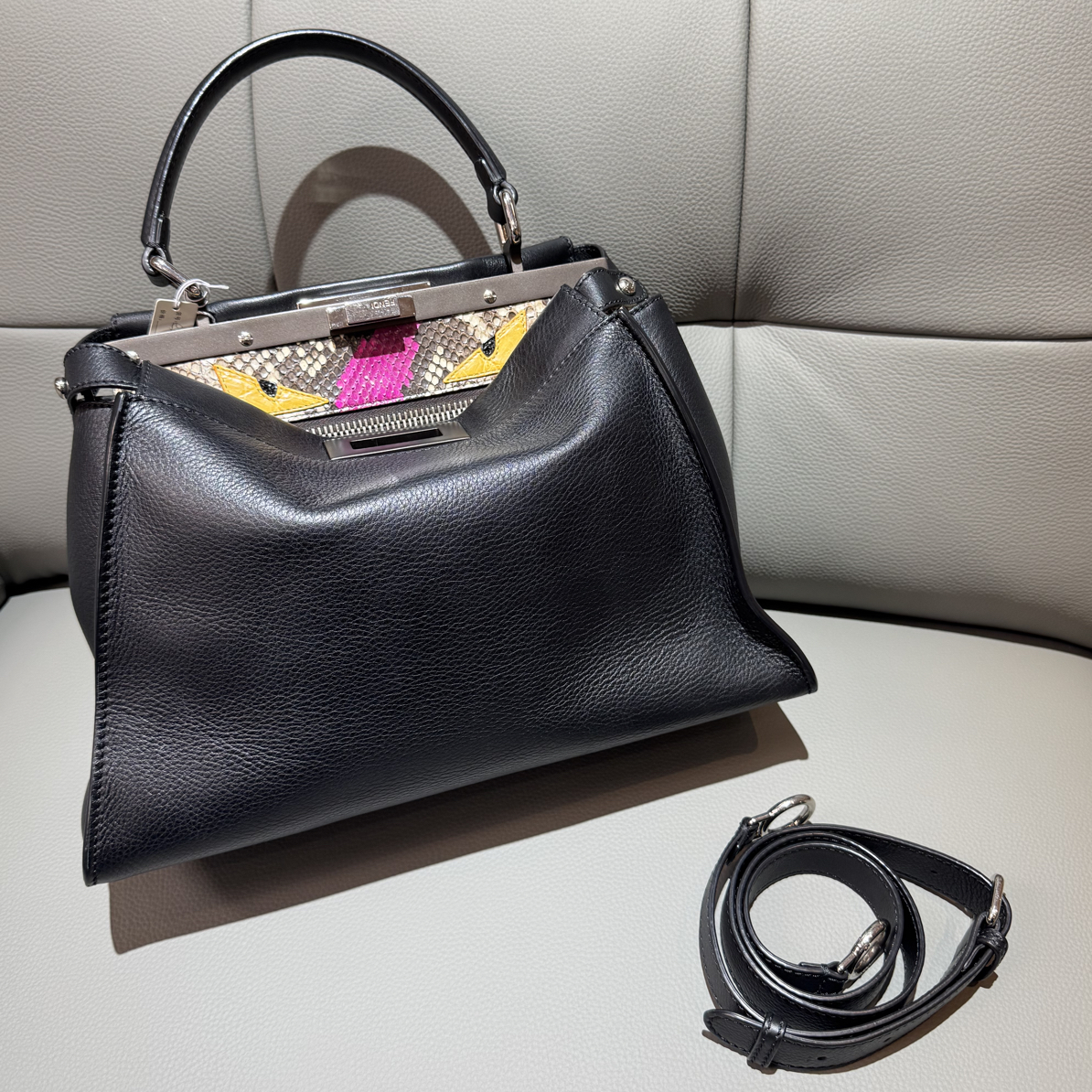 95新 FENDI/芬迪 芬迪经典黑色手提斜挎包
