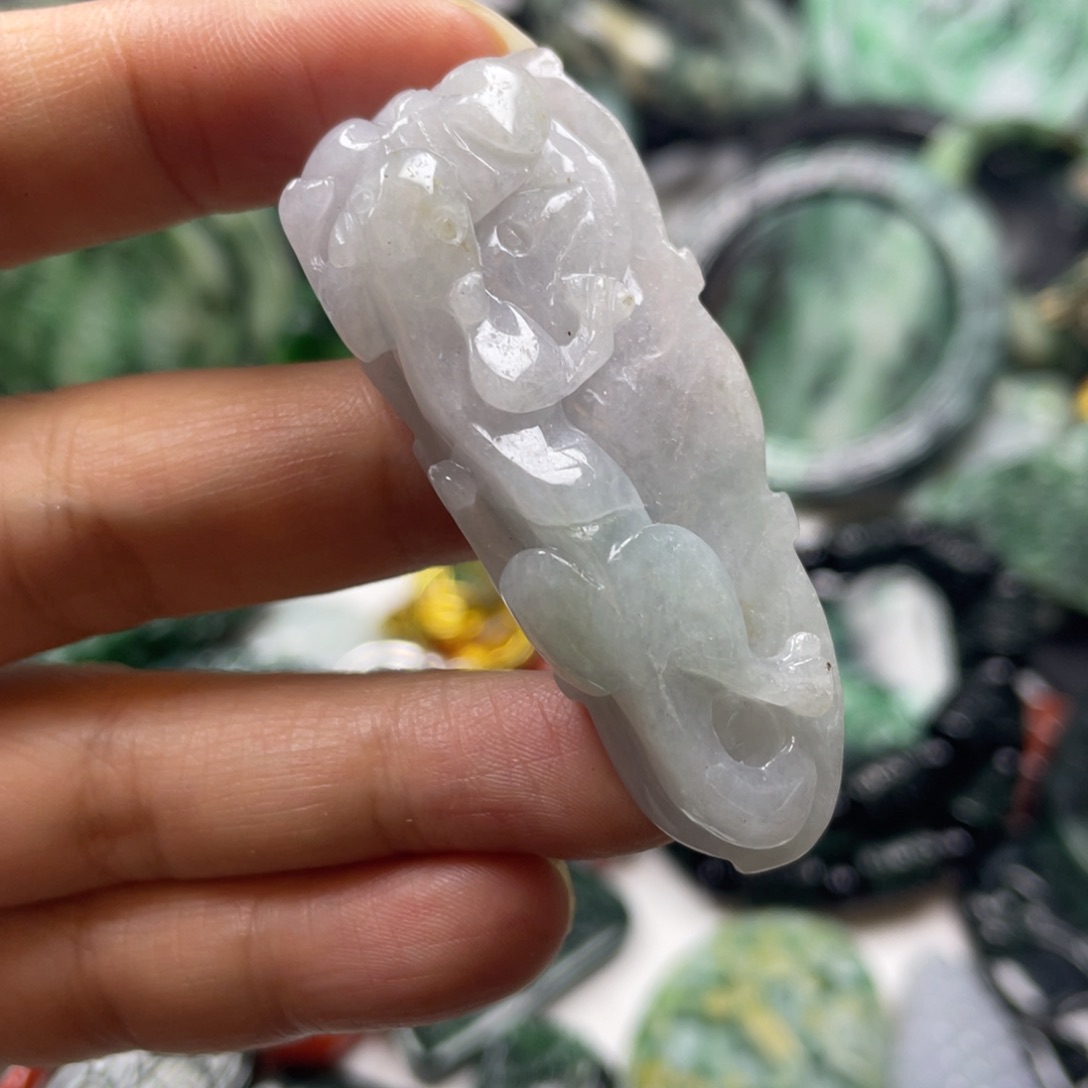 翡翠未镶嵌颈饰牌子
