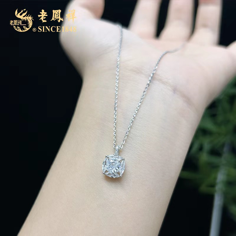 老鳯祥 坠链均925银 甜心小方项链围镶精致小方糖璀璨锁骨链轻奢