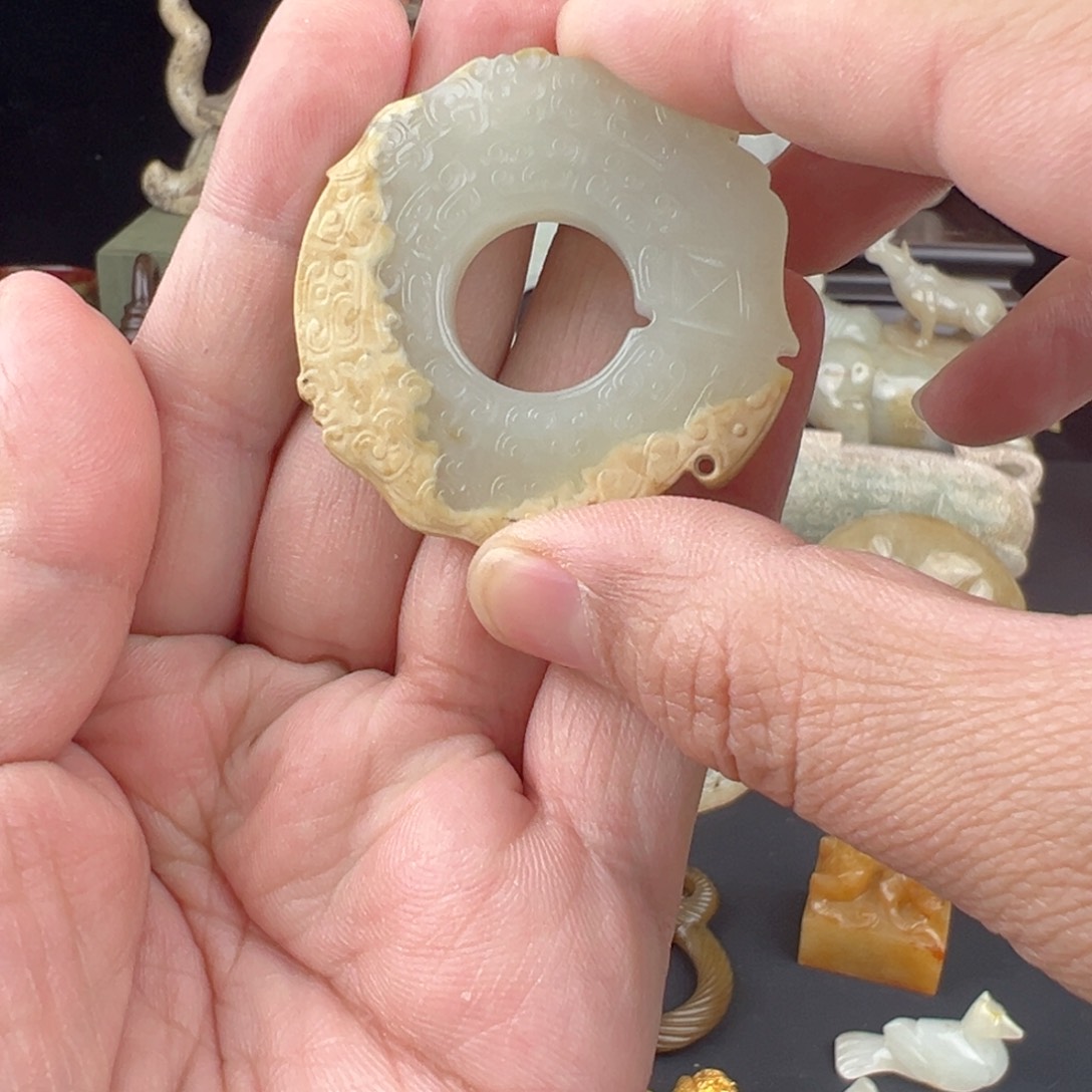 和田玉挂件未镶嵌好**荐