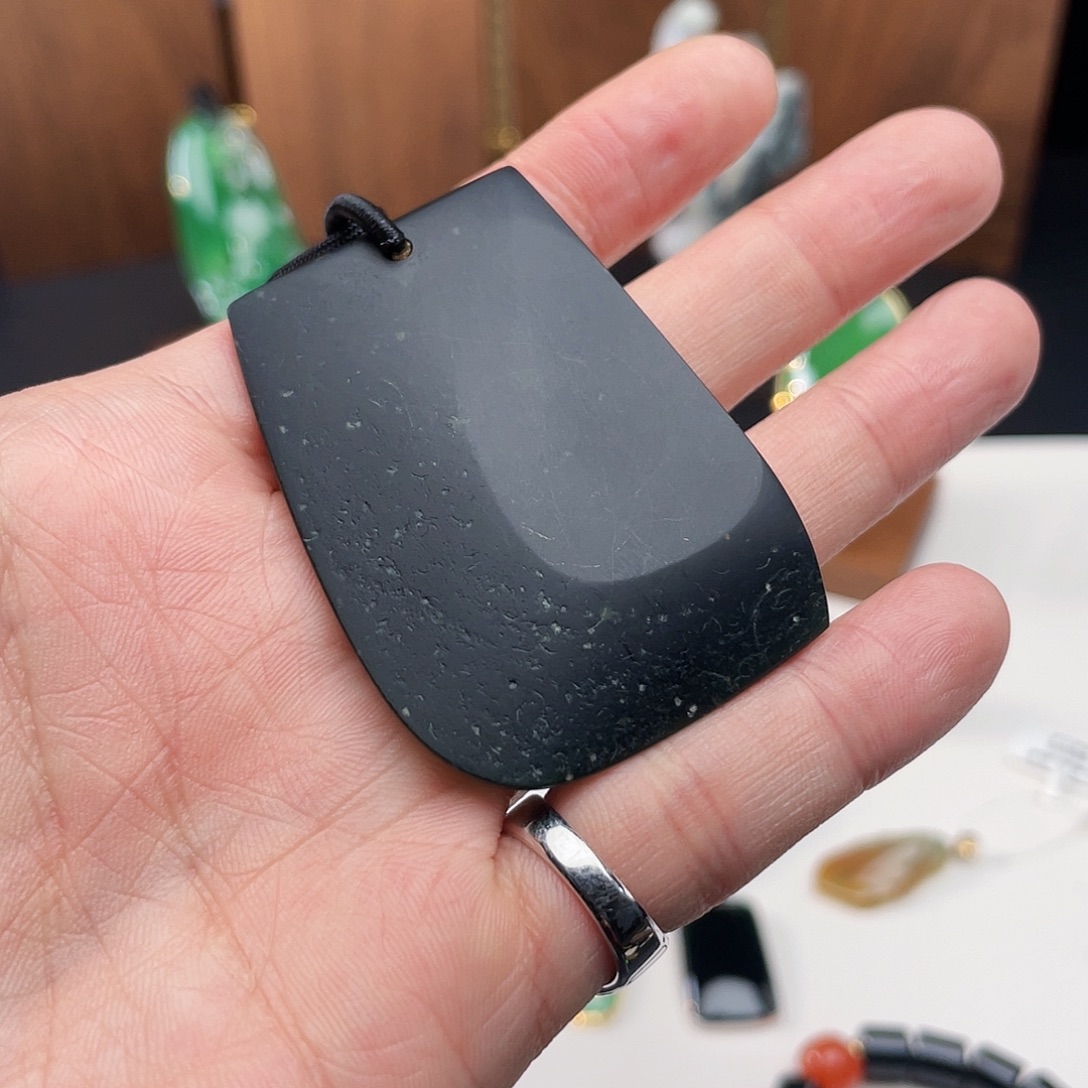 翡翠未镶嵌颈饰玉斧