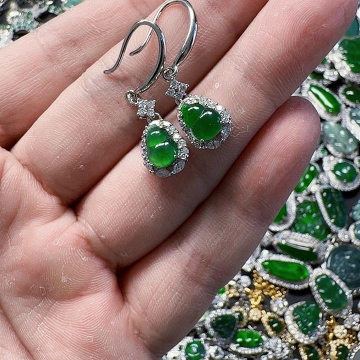 翡翠颈饰未镶嵌天然A货翡翠放漏