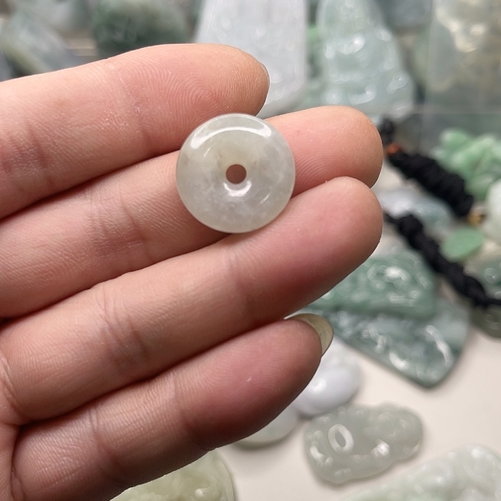 颈饰未镶嵌翡翠有点小暇疵