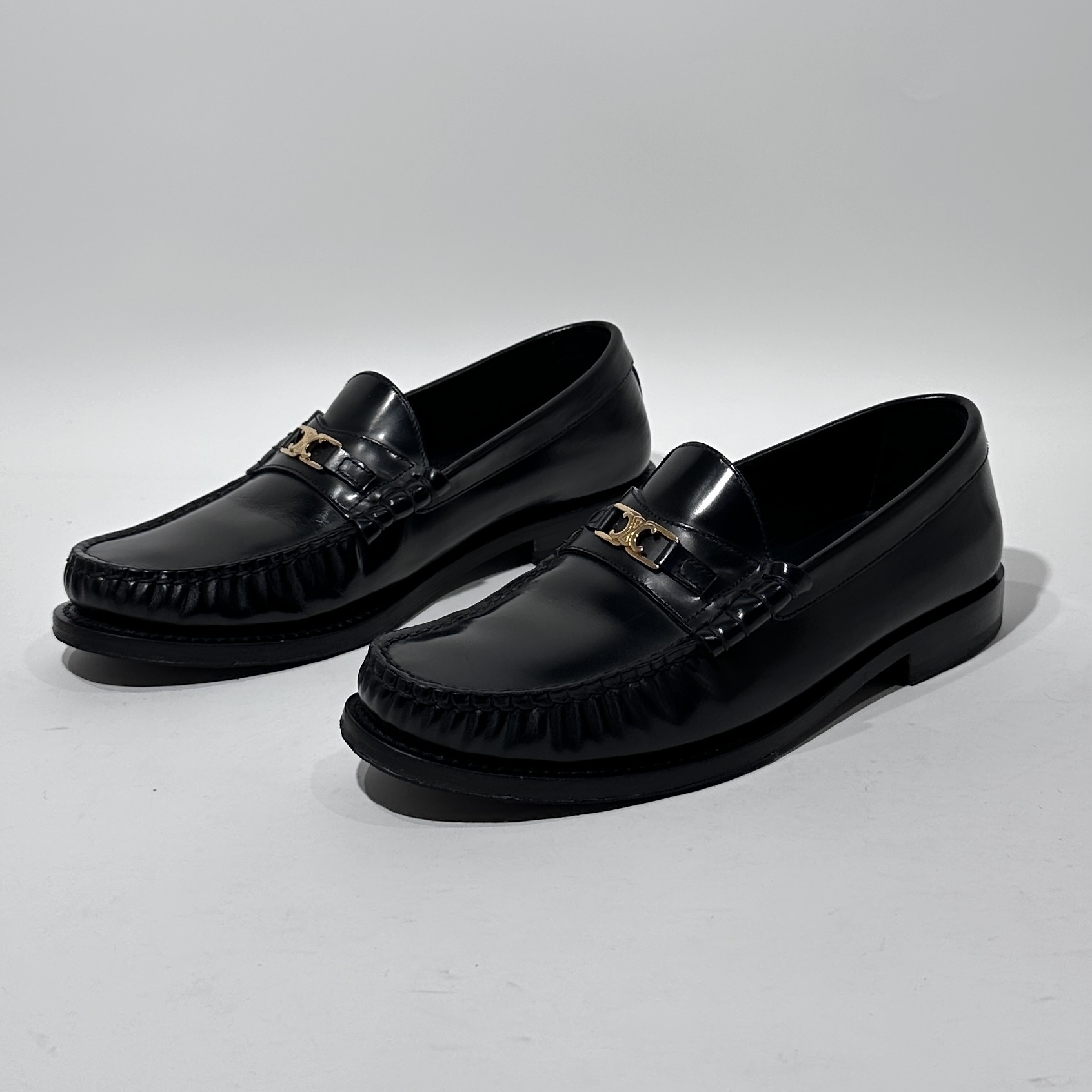 95新 Celine/思琳 37码 黑金时尚乐福鞋/ML01703