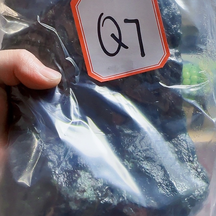 蛇纹石玉未镶嵌托物江***库
