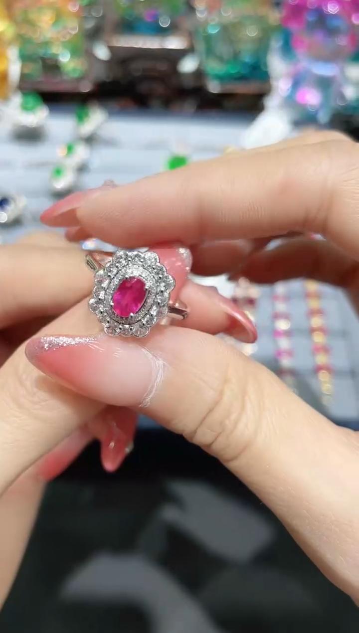 18K金镶嵌天然缅甸红宝石戒指