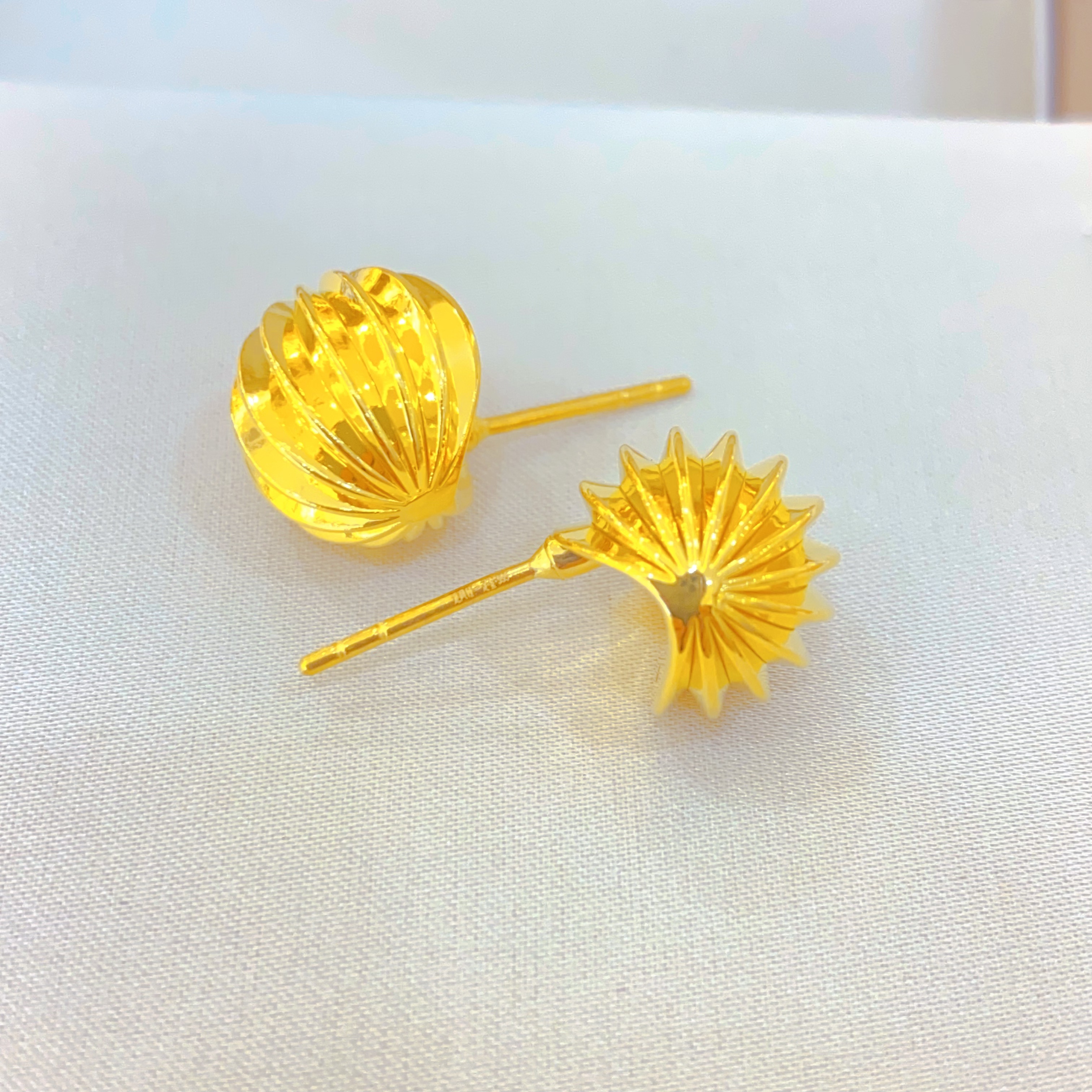 足金999镭射光面时尚耳饰3.48g