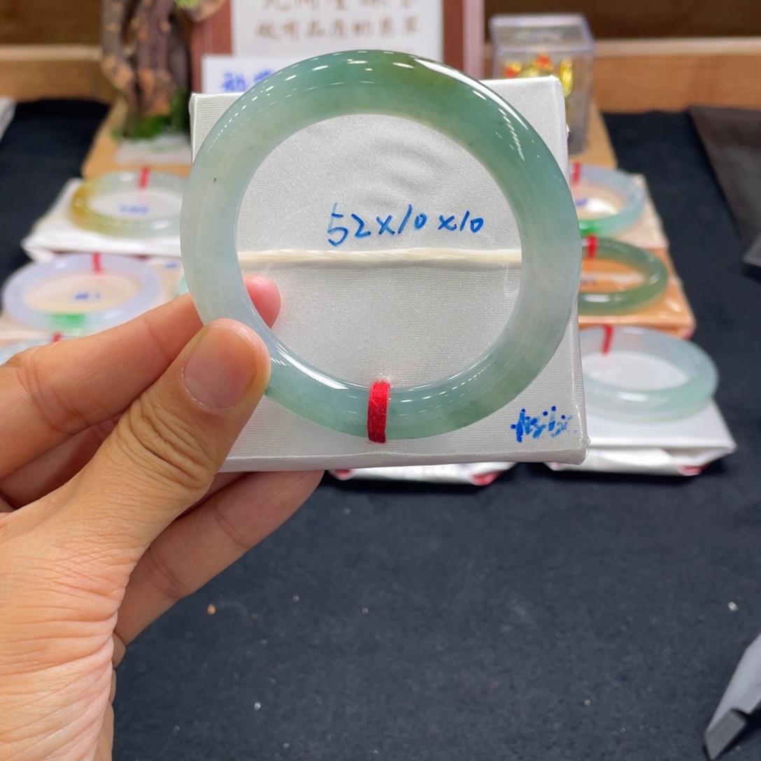 翡翠手镯未镶嵌52半山水