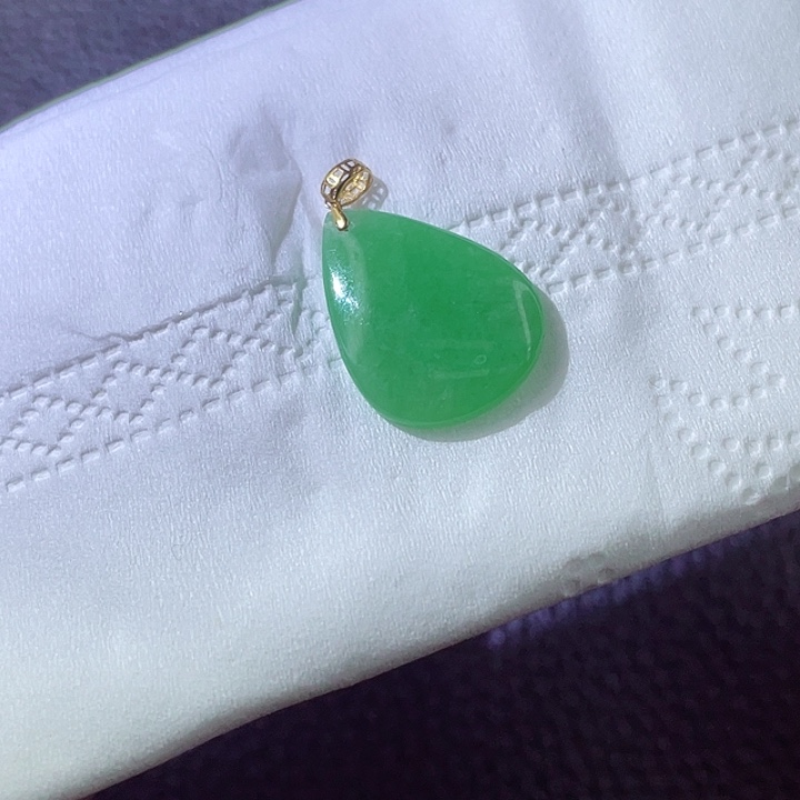 翡翠颈饰18K金镶嵌翡翠