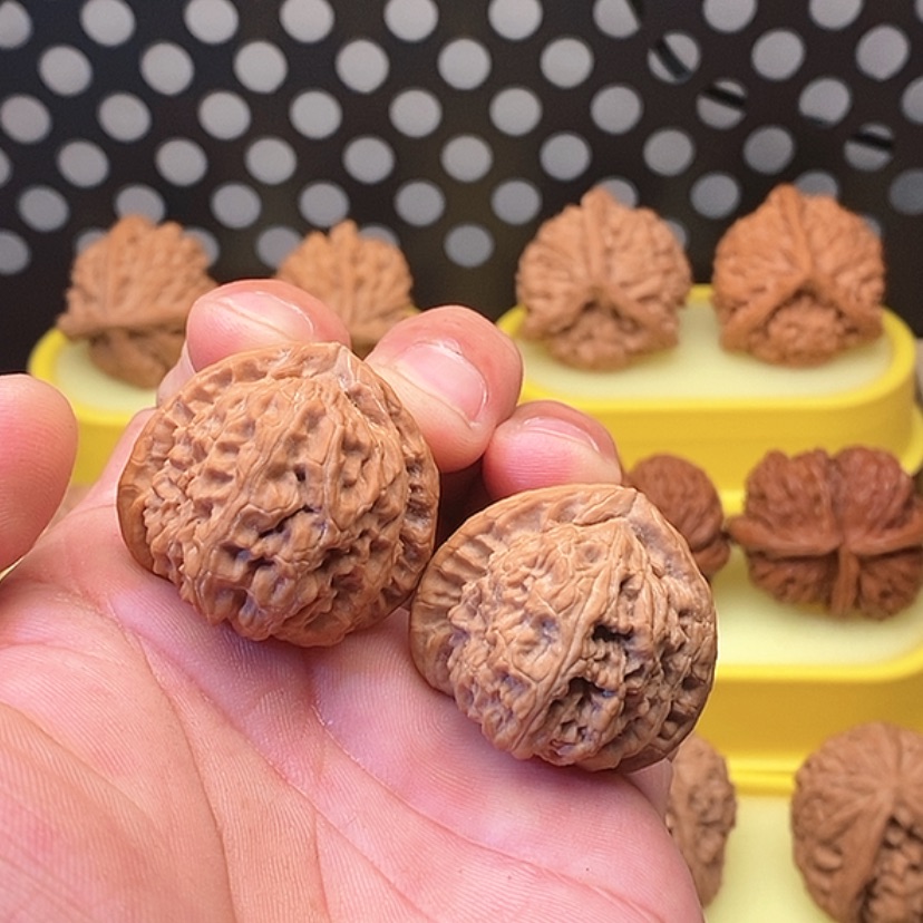 【闪购商品】文玩核桃吊坠三角白