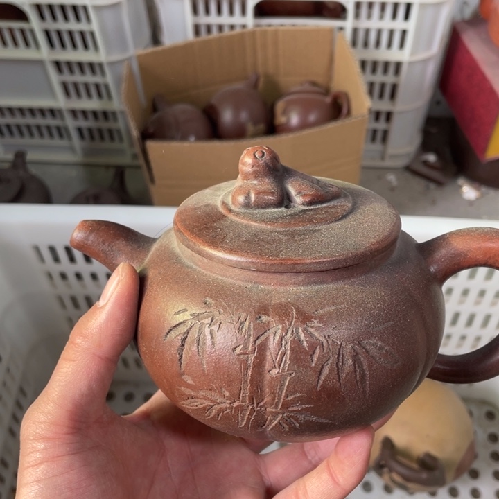 老厂紫砂壶一件。