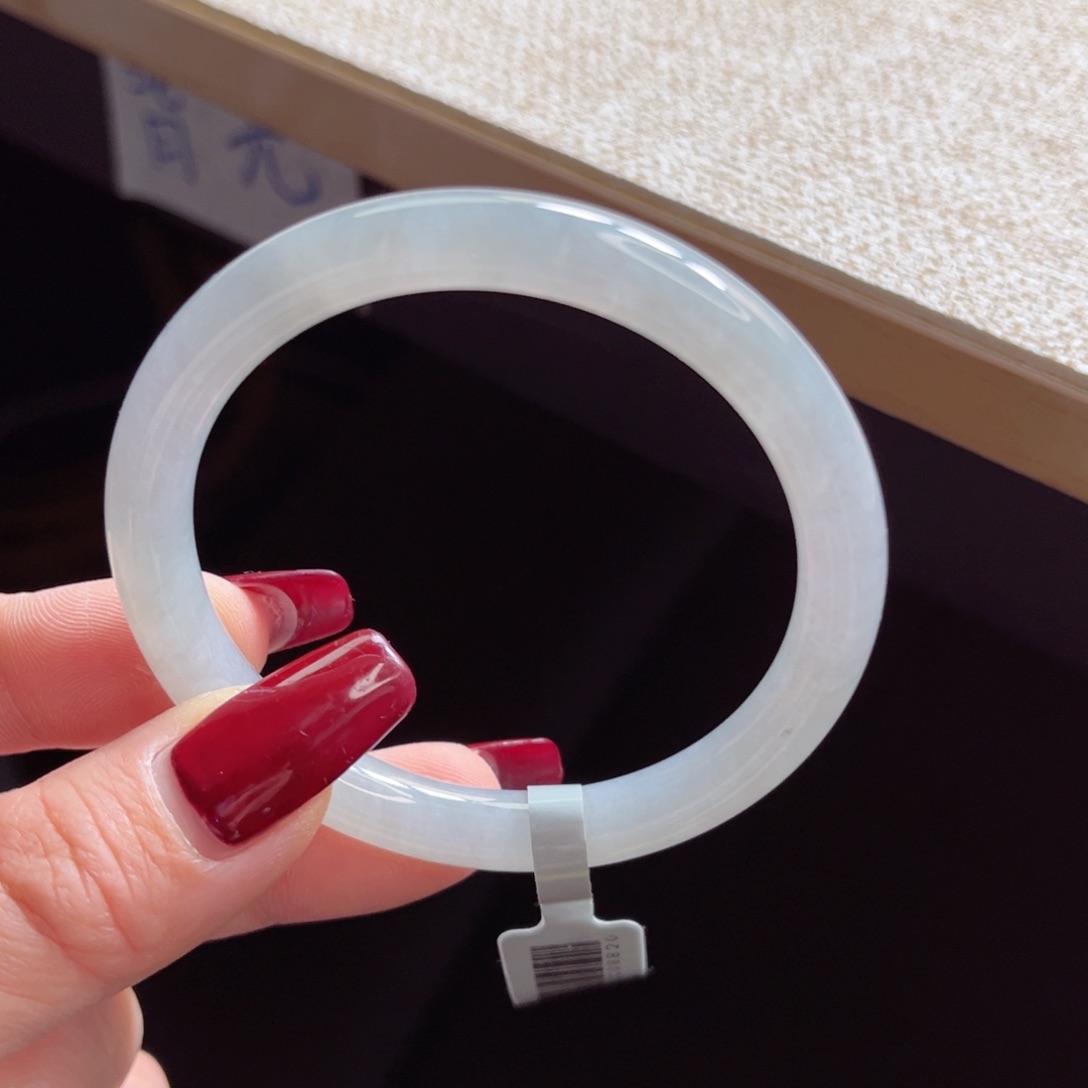 翡翠手镯未镶嵌手镯