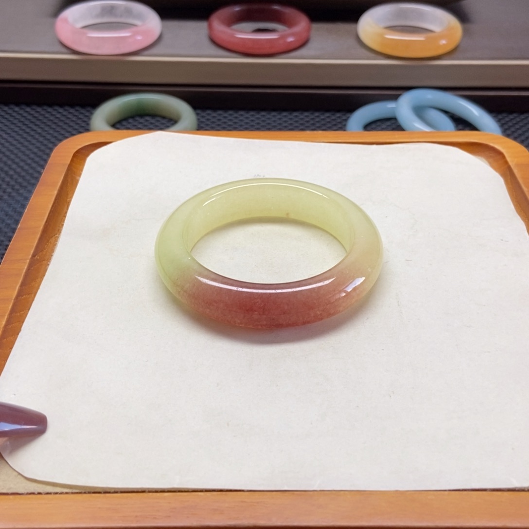 未镶嵌手镯石英岩玉明****！