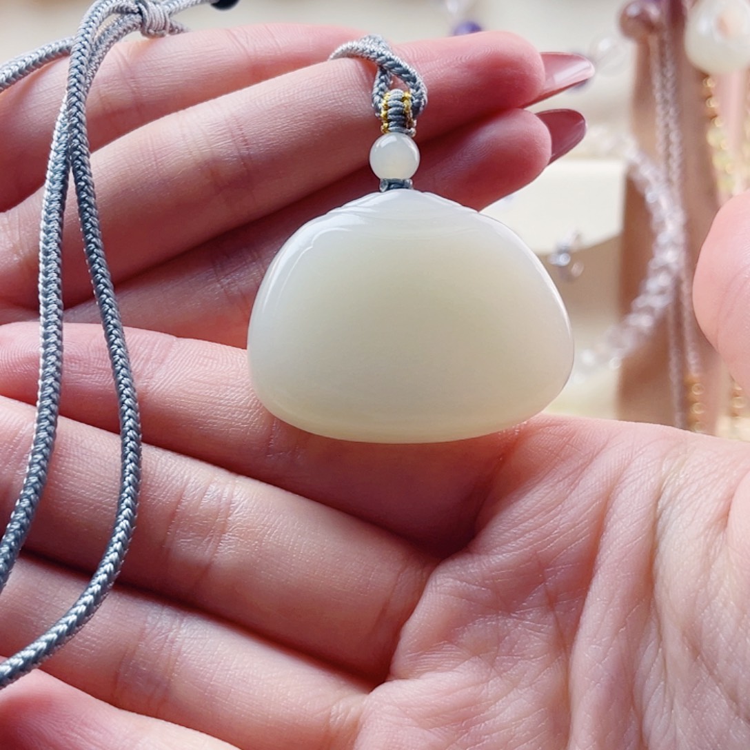 珊****和田玉未镶嵌吊坠(赠链)