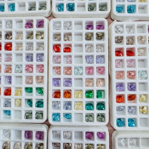 2025新款8m千禧肥方网红流行超闪奢华美甲饰品钻锆石美甲钻彩色