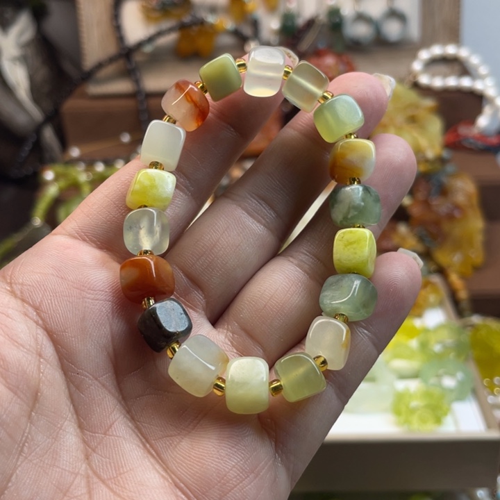 蛇纹石玉手串未镶嵌