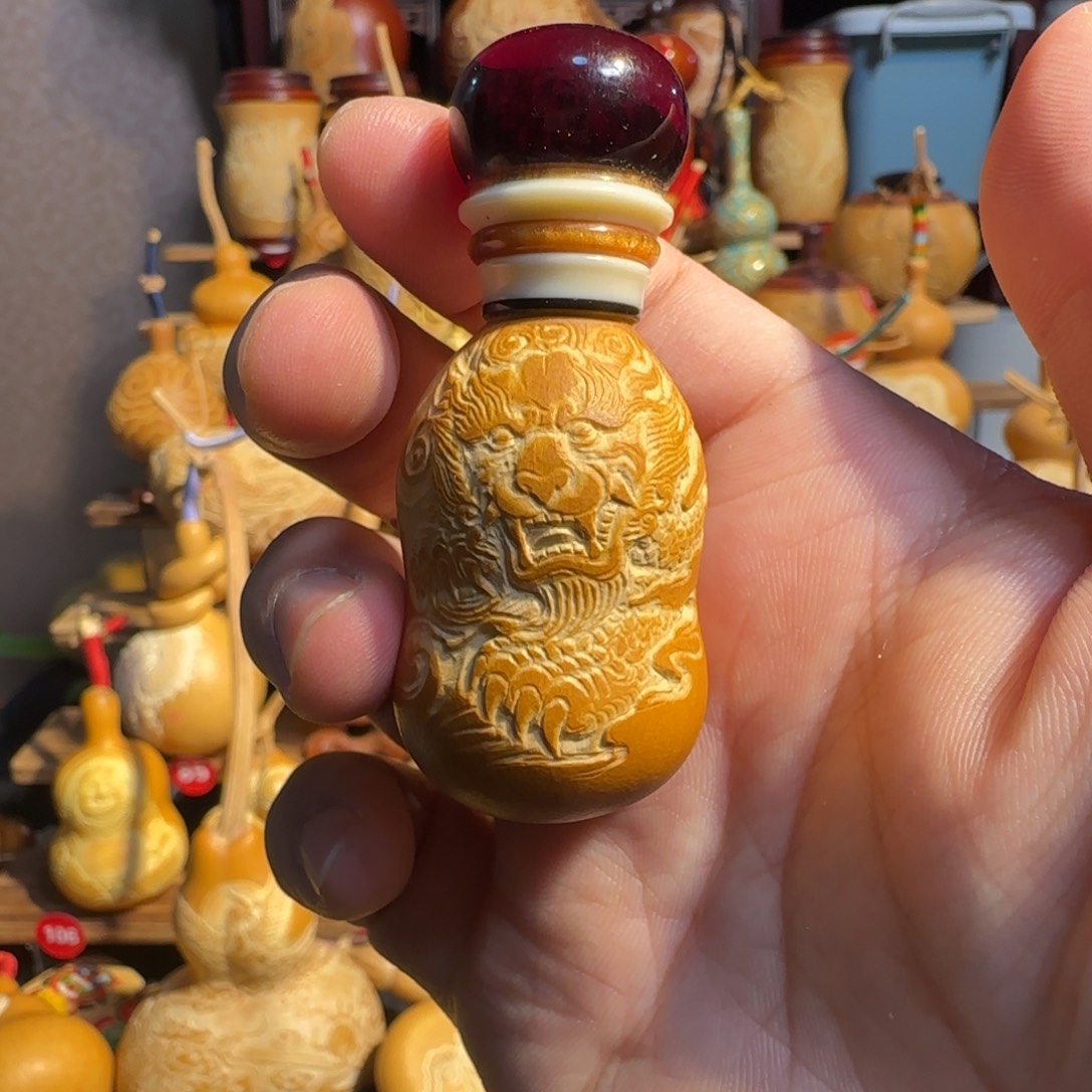 有机玻璃满工麒麟雕刻