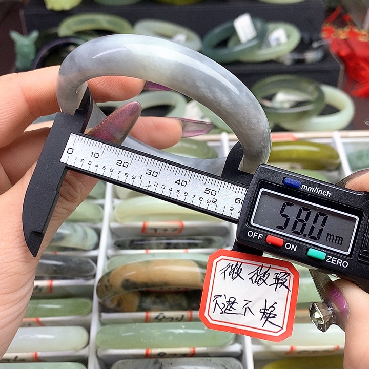 蛇纹石玉手镯未镶嵌981