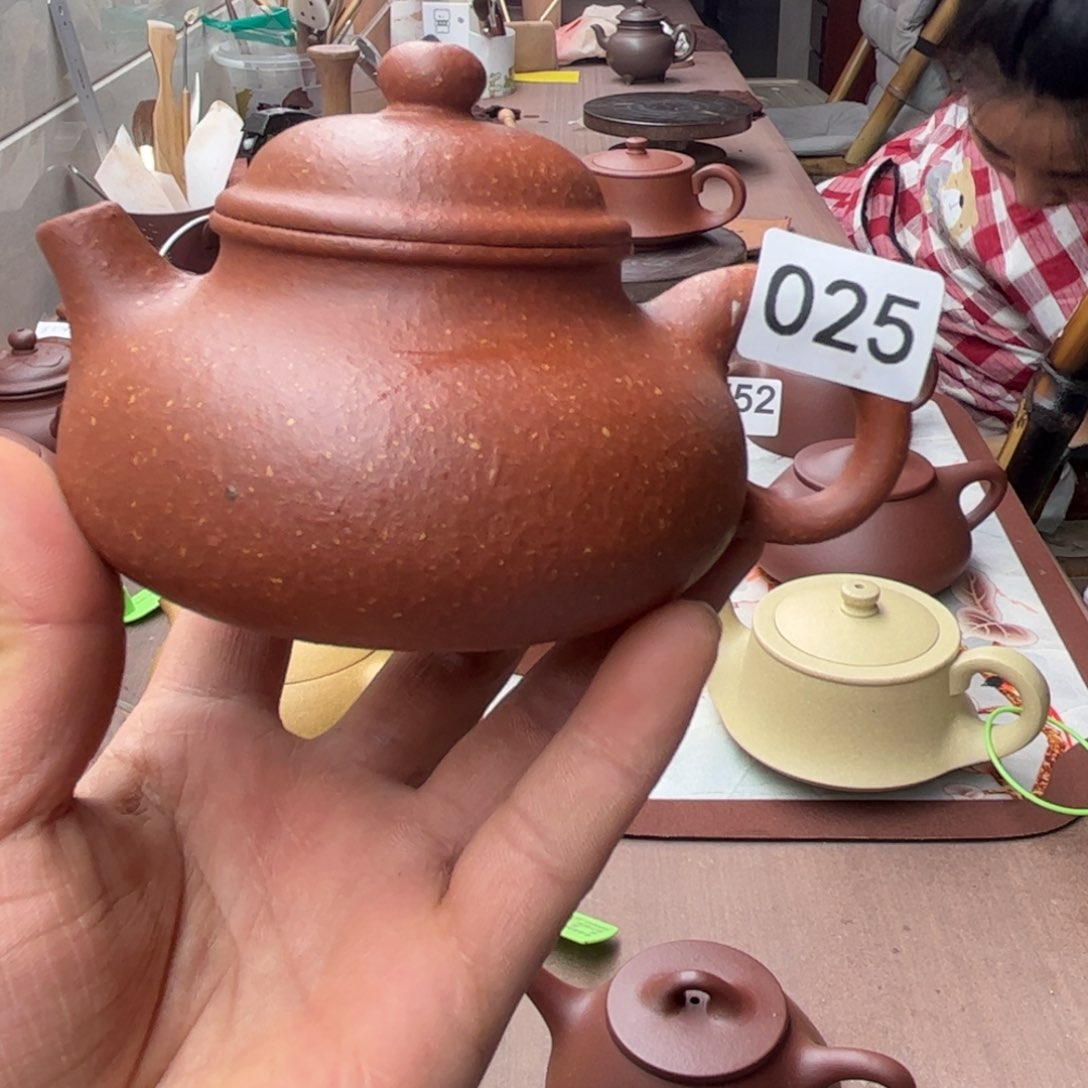 紫砂茶壶降坡泥容天210左右瑕疵