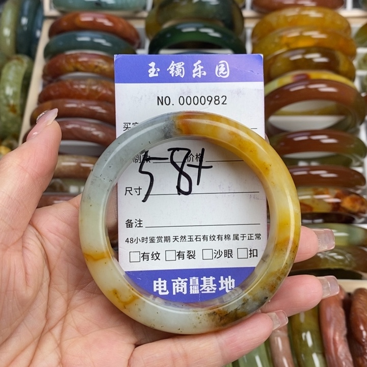 蛇纹石玉手镯未镶嵌