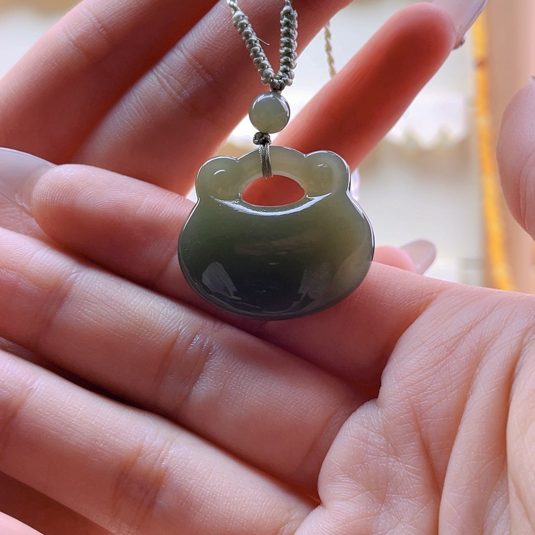 和田玉吊坠(赠链)未镶嵌宗*