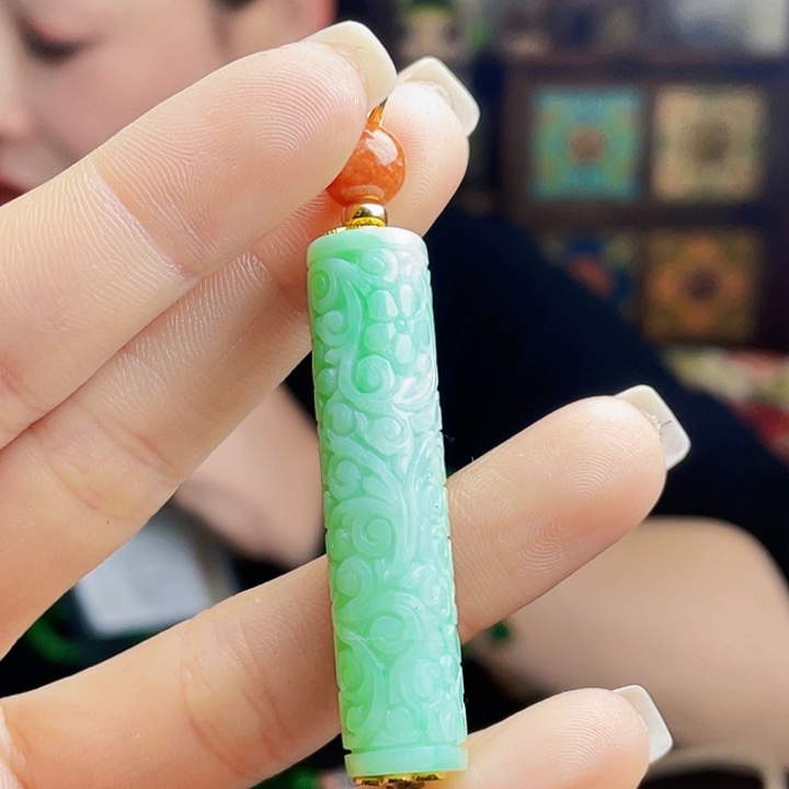 翡翠未镶嵌颈饰多样性