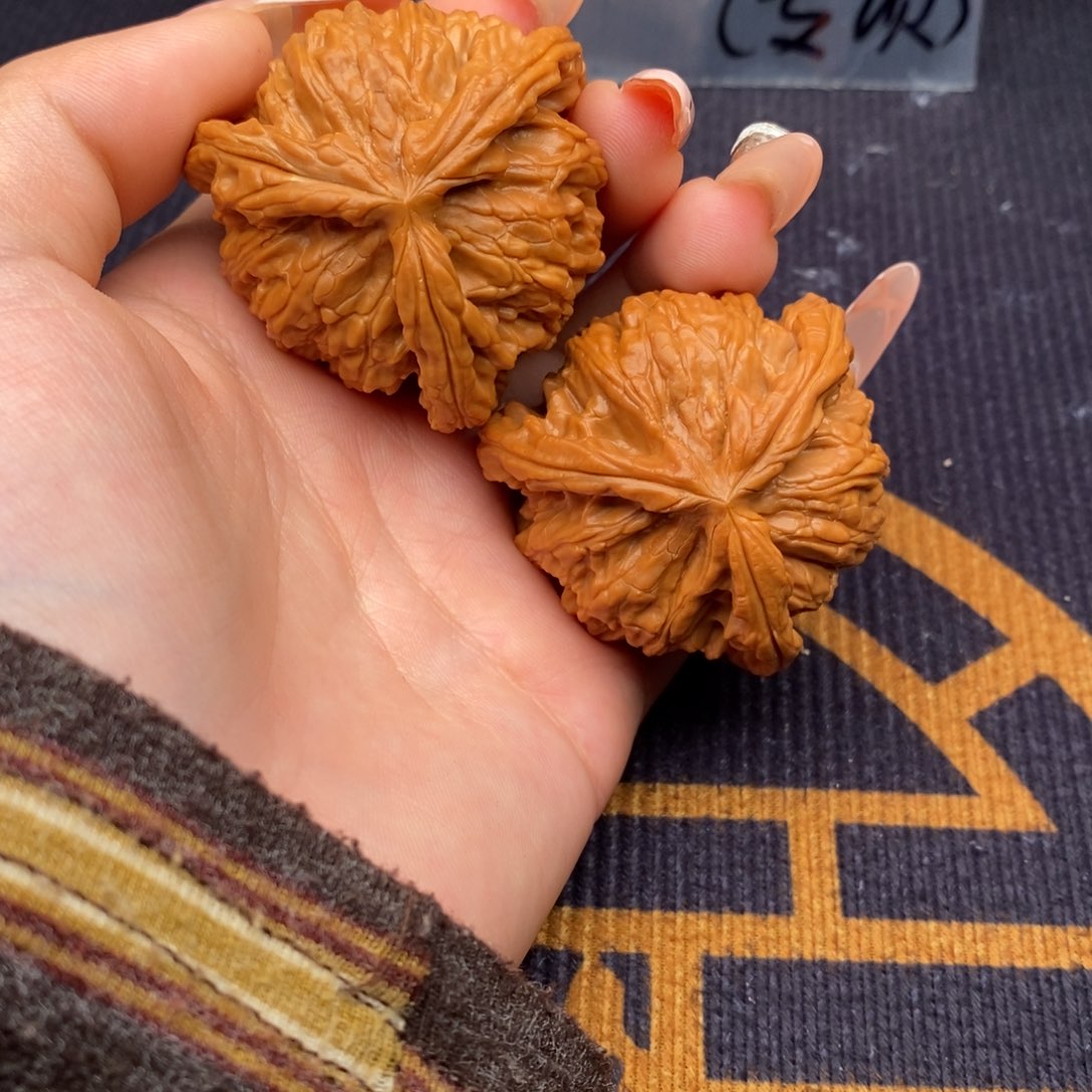 红***丶吊坠文玩核桃白狮子