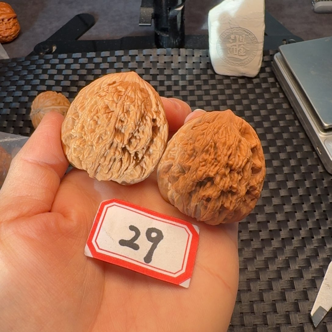 文玩核桃把件全品41尺虎头