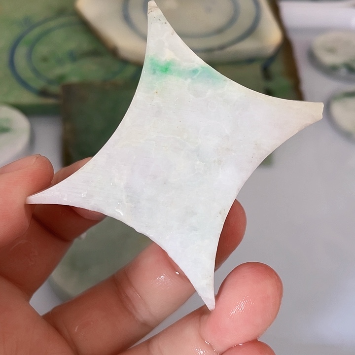 翡翠颈饰未镶嵌毛料2