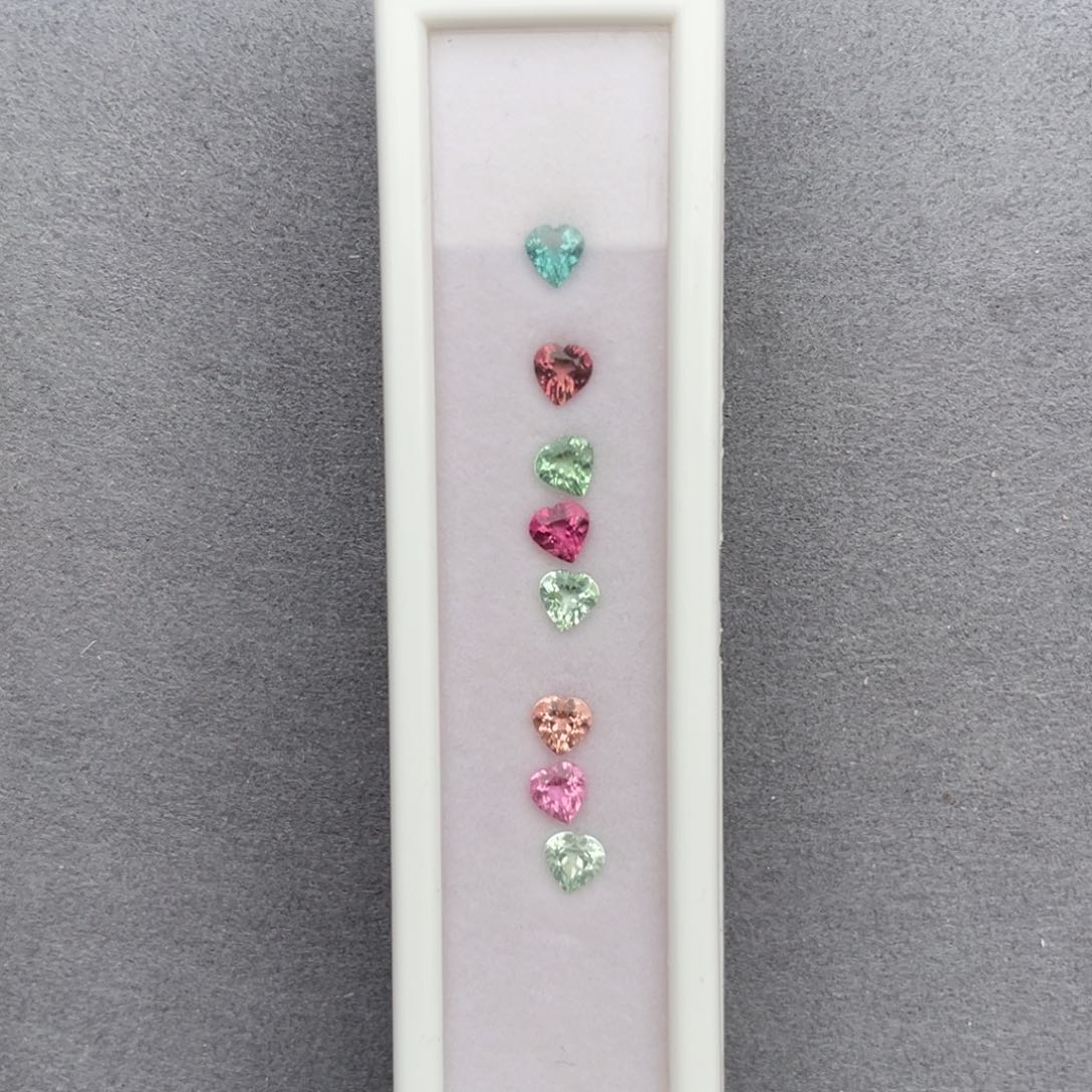 碧玺珠宝半成品未镶嵌天然全净无瑕心5mm