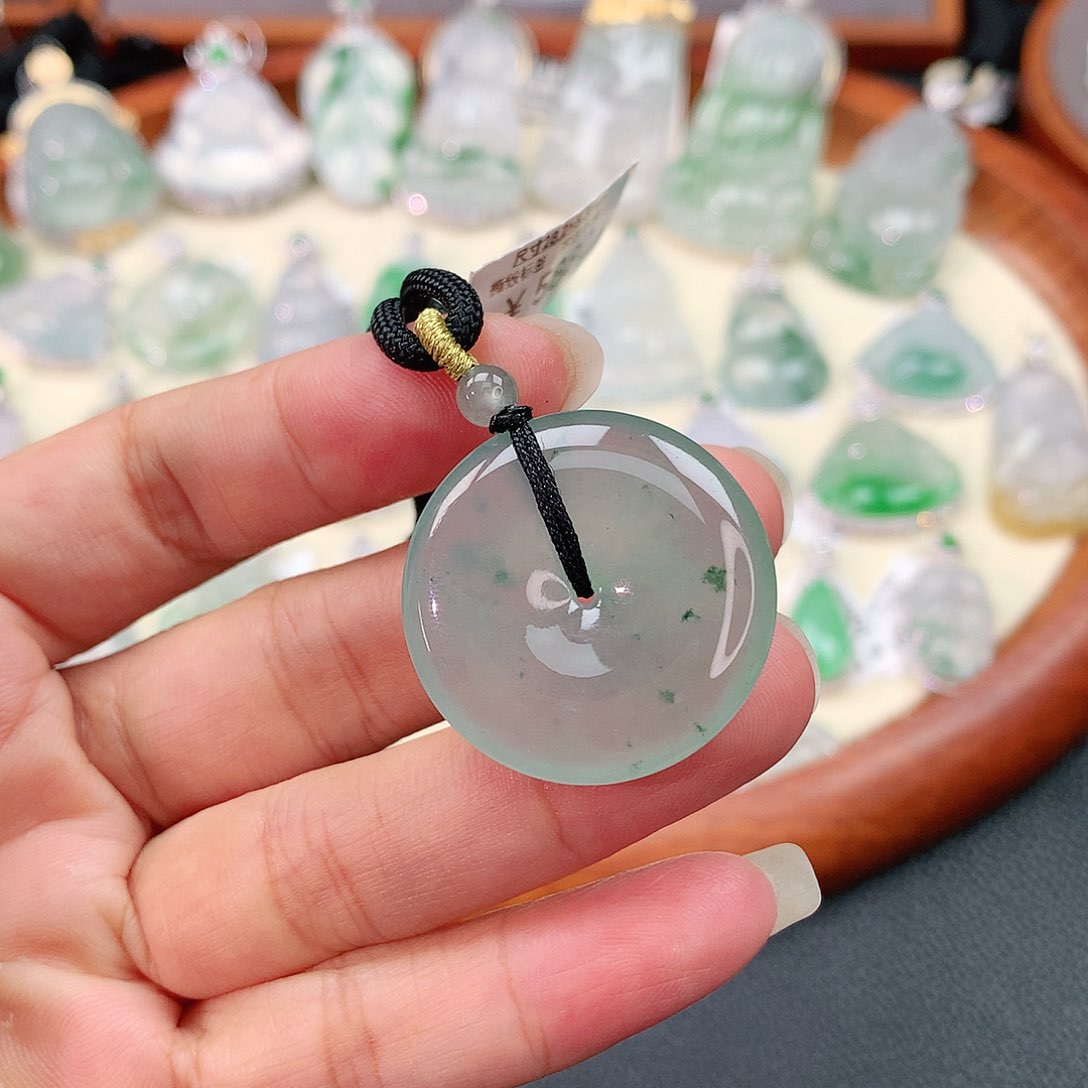 颈饰18K金镶嵌翡翠平安扣