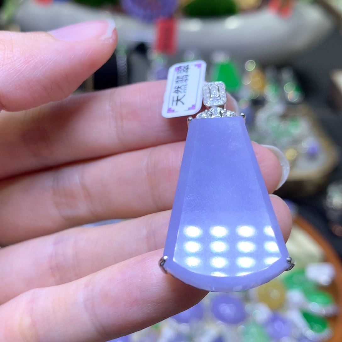 【闪购商品】翡翠颈饰18K金镶嵌翡翠吊坠项链