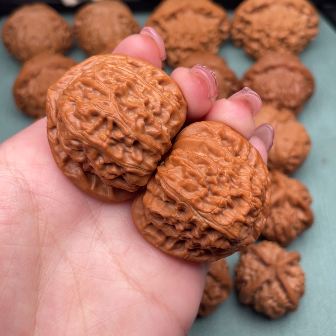 文玩核桃把件全品三角白40