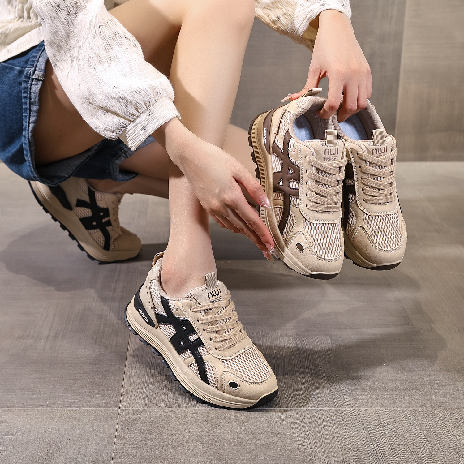 跃步2025年秋季新款女休闲轻便板鞋休闲运动鞋鞋厚底时尚女鞋韩版