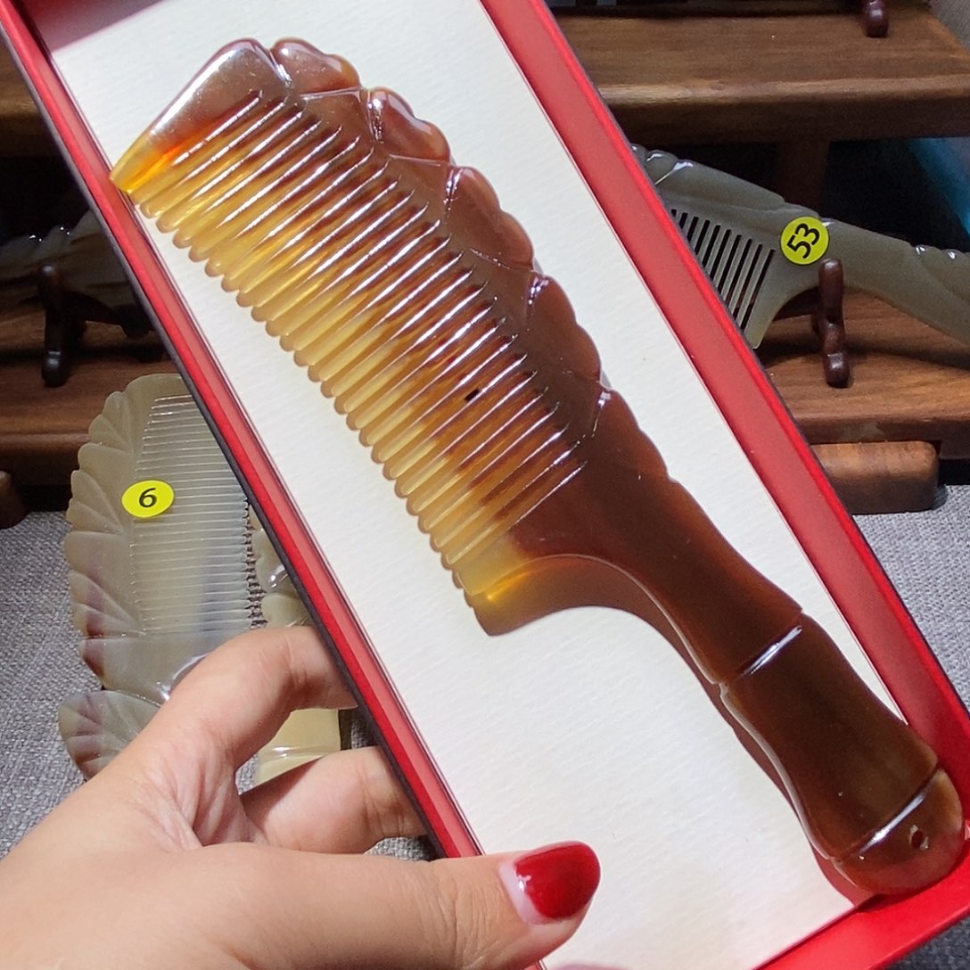 138 枫叶牛角梳牛角梳