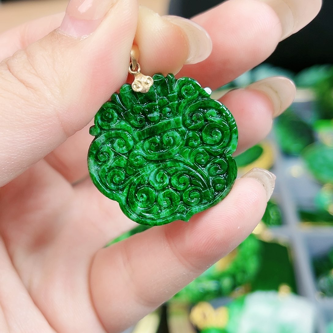 翡翠颈饰18K金镶嵌吊坠